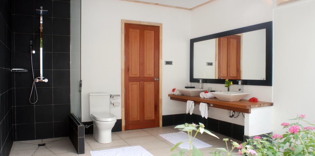 Adjacent Beachfront Villa,516170781:JPEG